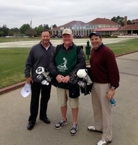 Happy guys: my Miura Golf colleague Charlie Gerber (l.), caddie Charlie Spain (c.) and me after a satisfying round at Pinehurst.
